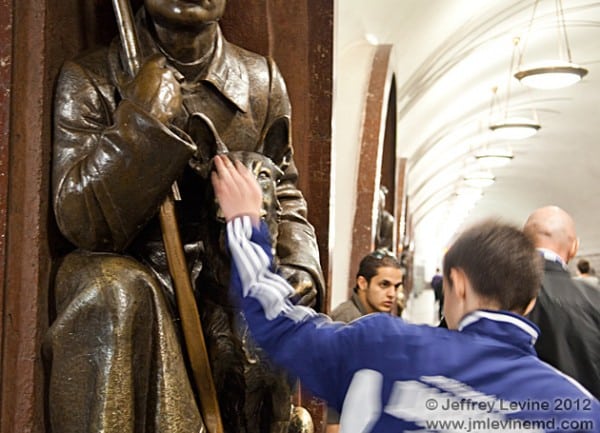 Moscow subway, Russia metro, Moscow metro, statue of dogs, dog, lucky dog, Jeffrey-M-Levine-MD; Jeff-Levine, Dr-Jeffrey-Levine, Jlevinemd, levineartstudio, manhattan, 